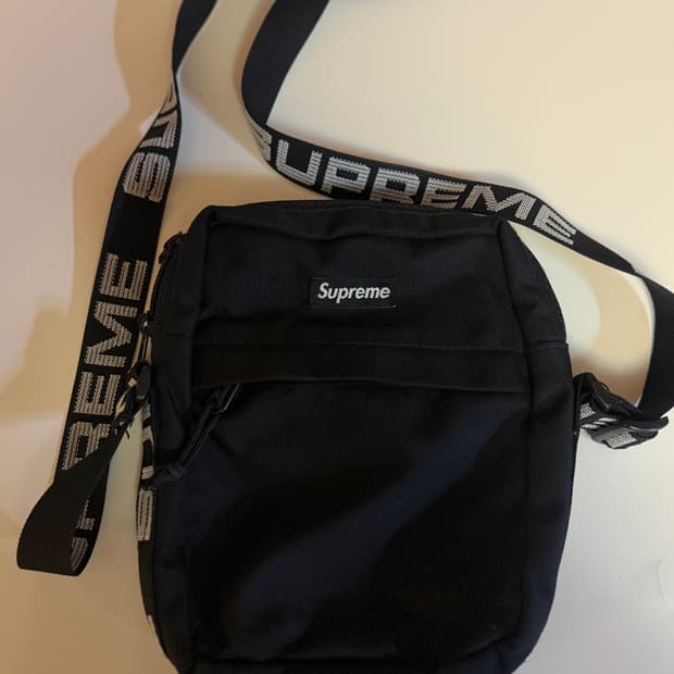 18ss 슈프림 숄더백 블랙