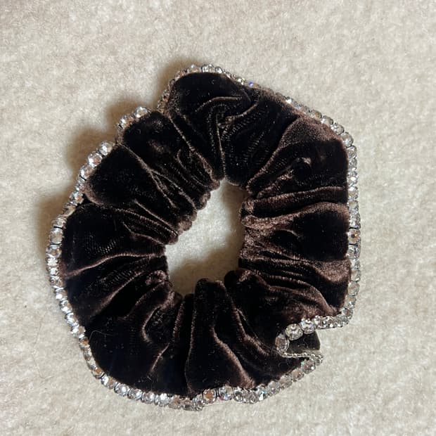 알렉산드리아 드 파리 벨벳 스크런치