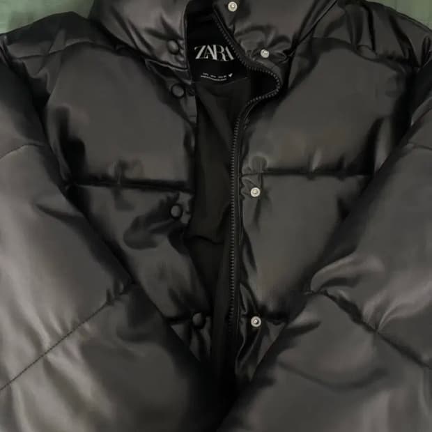 자라 레더 크롭 가죽 패딩 l사이즈 남서연 착용