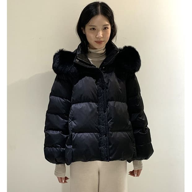 새상품) 어라운드율 안젤리나 구스 패딩 블랙 컬러 A라인 폭스퍼