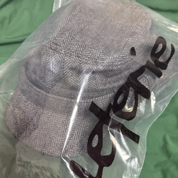 레터리 혜지 버클 포인트 캡 다크 그레이 차콜