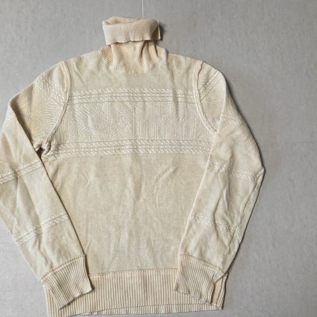 디젤  터틀넥 니트 