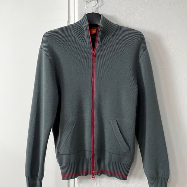 휴고보스 니트집업 