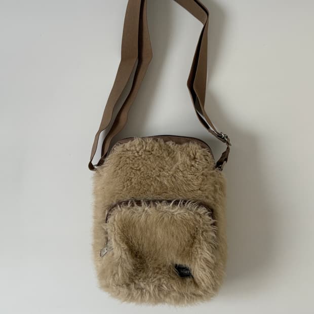 x BEAMS - Fur Shoulder Bag (Beige)