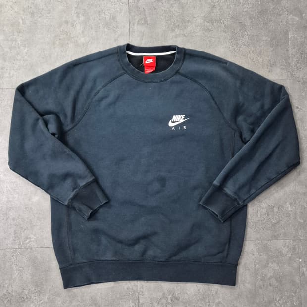 NIKE 맨투맨