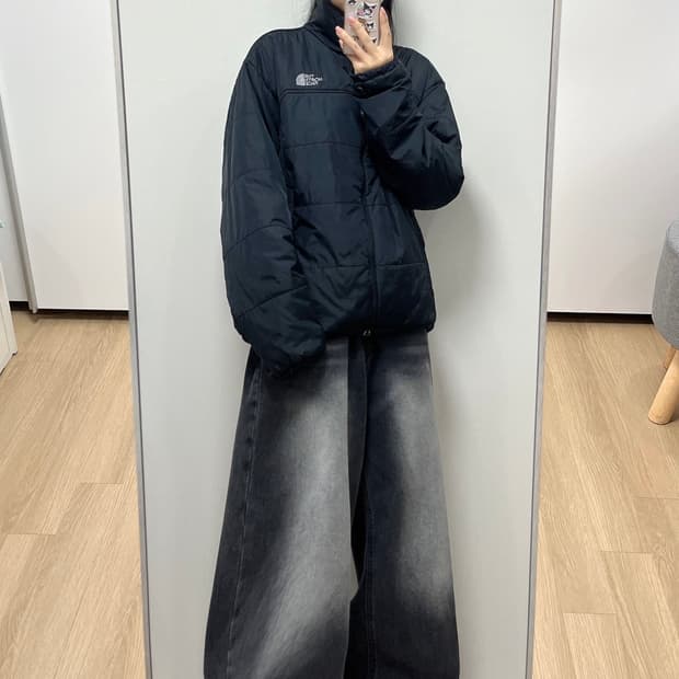 노스페이스 자수로고 블랙 경량패딩