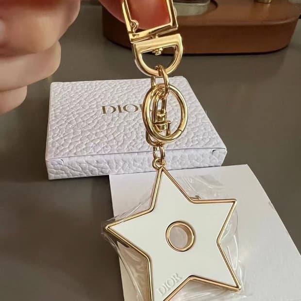 디올 뷰티 백참 별 키링 