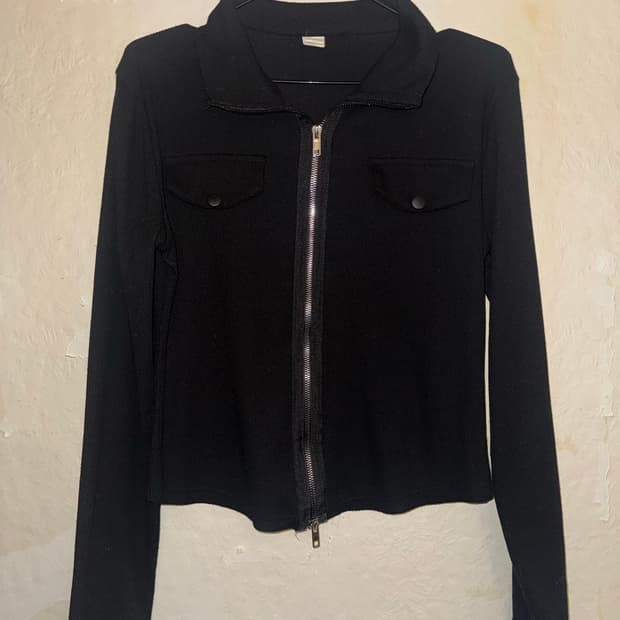 “Unknown” Neck pola Black long sleeve