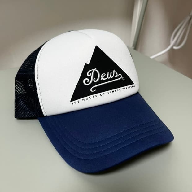 Deus Ex Machina 트러커 캡