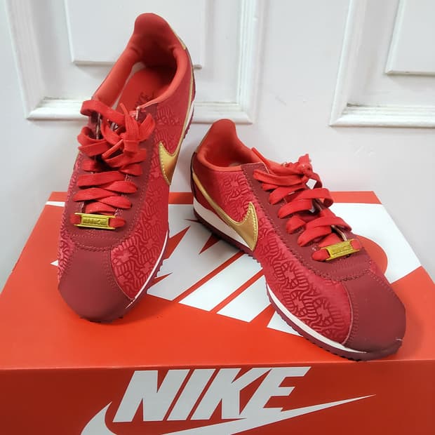 나이키 우먼즈 코르테즈 이어 오브더 홀스 한정판 운동화 스니커즈 240