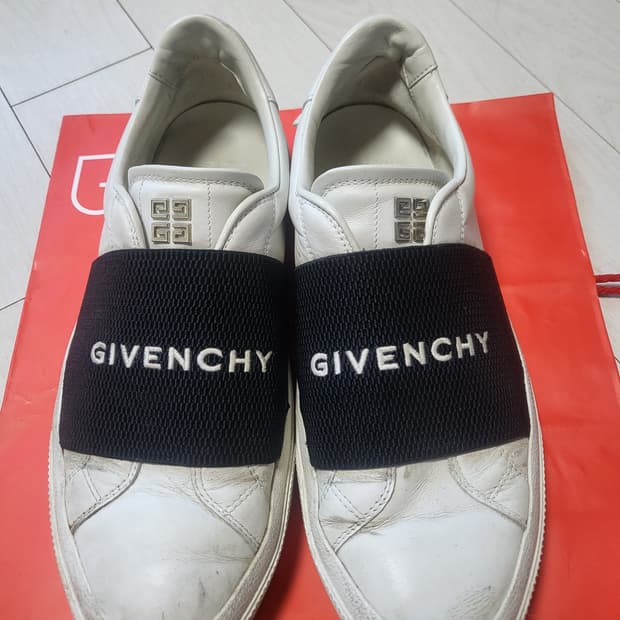 지방시 스니커즈