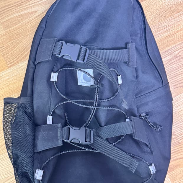 칼하트wip 킥플립 백팩 리플렉터