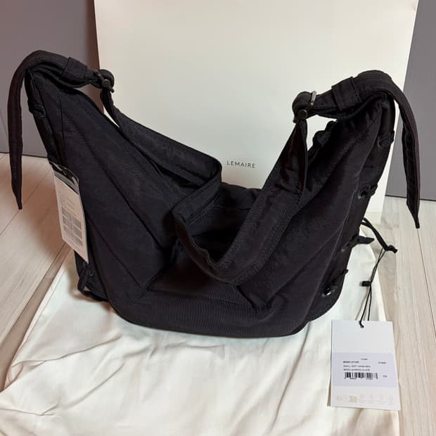 르메르 스몰 소프트 게임백 (Marron Glacé) 판매합니다.