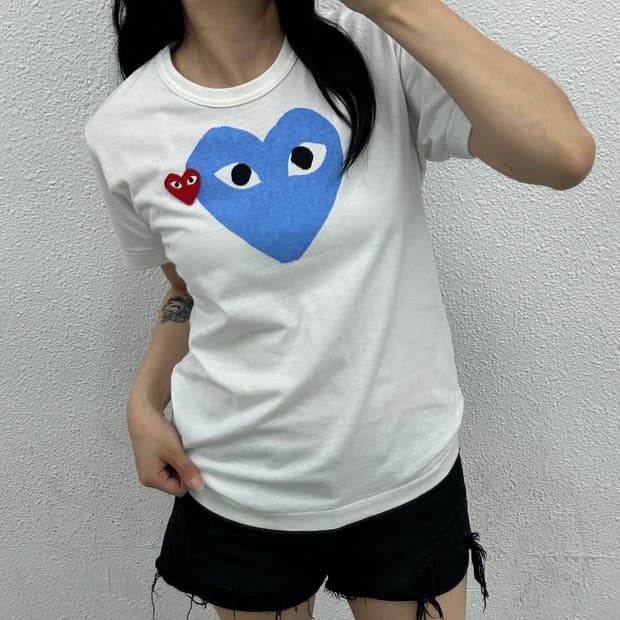 꼼데가르송 하트와펜 블루하트 화이트 반팔 XS