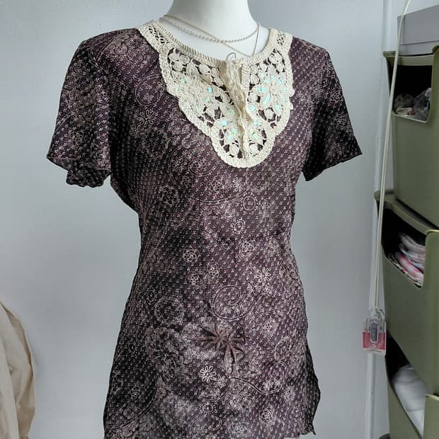 [빈티지] 레이스 카라 브라운 패턴 블라우스 모리걸