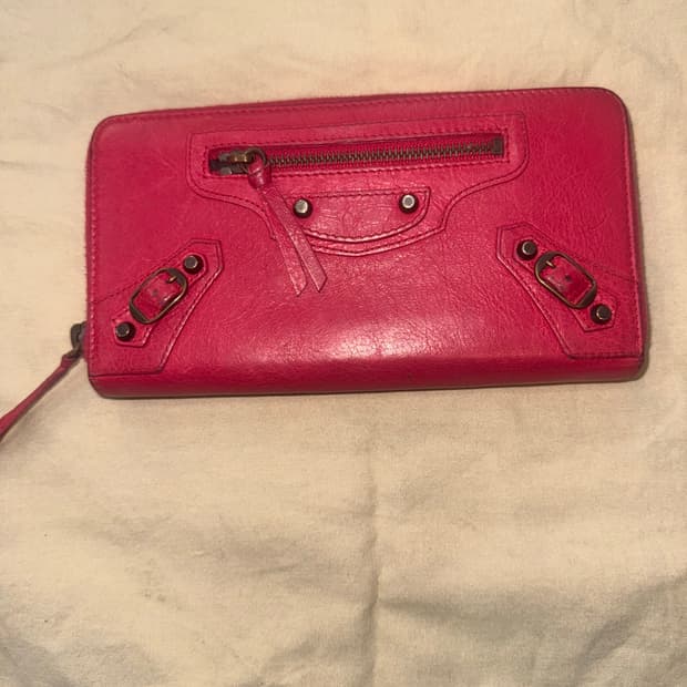 정품 발렌시아가 모터 장지갑 팝니다