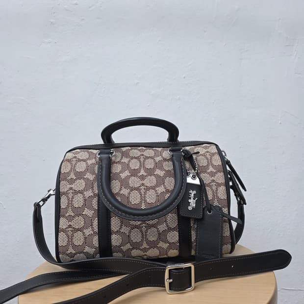 거의 새것) 정품 COACH 코치 시그니처 루비 사첼 25 백 가방