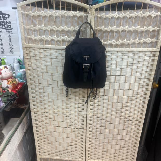 정품 프라다 나일론 체인 백팩 팝니다