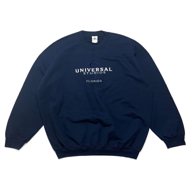 유니버셜스튜디오 00' 로고 자수 맨투맨