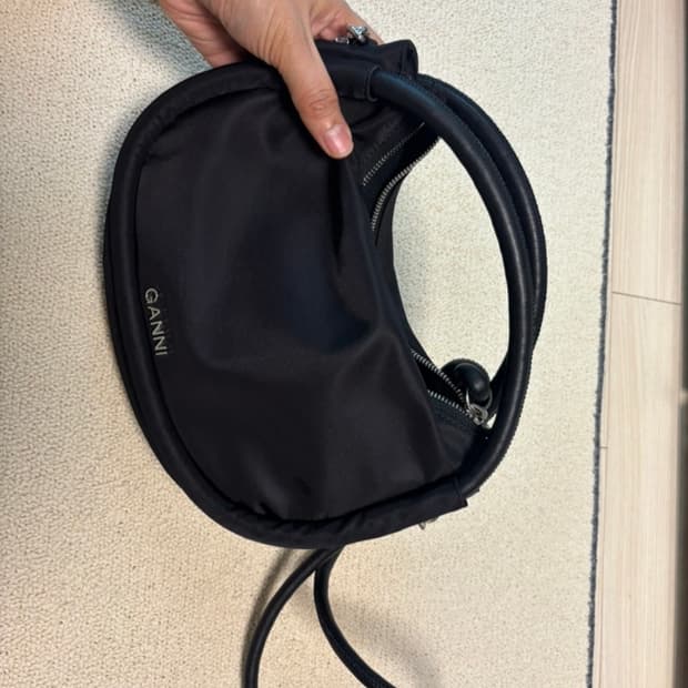 Ganni 미니 바게트백