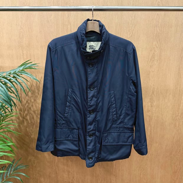 버버리 런던 하이넥 라이트웨이트 자켓 허리 스트링 포켓 디테일 네이비