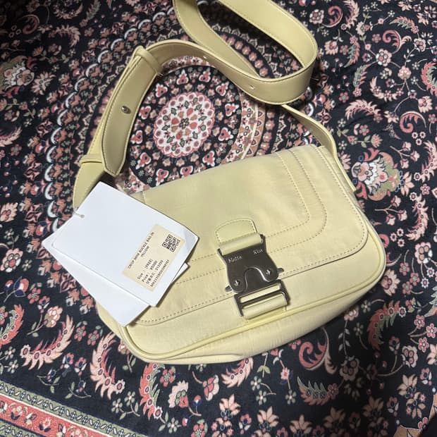 희귀매물 마뗑킴 크리스프 미니 버클백