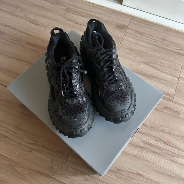 발렌시아가 디펜더44