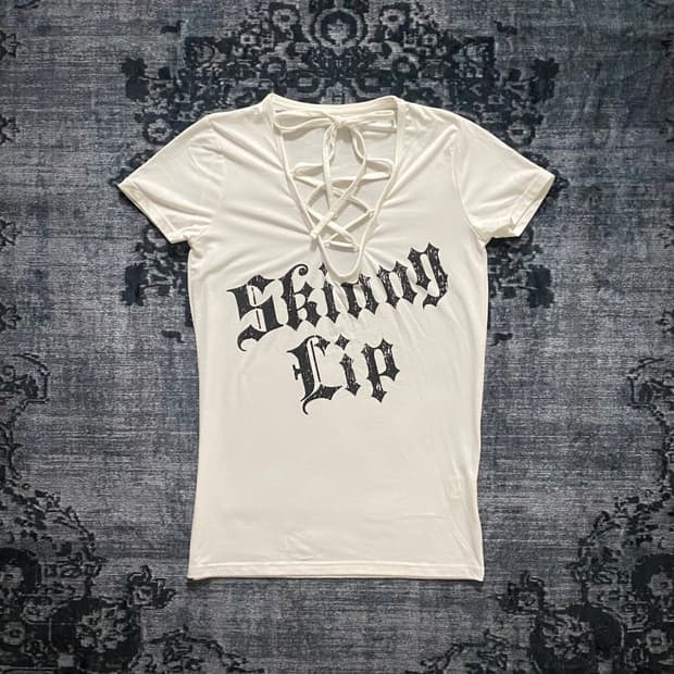 Lace-up Gothic Lettering T-shirt