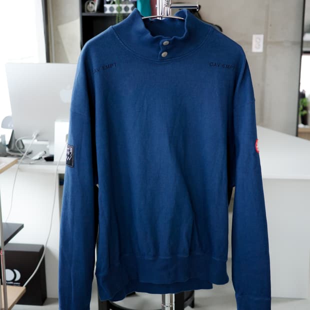Cavempt 카브엠트 모크넥 버튼 스웻셔츠