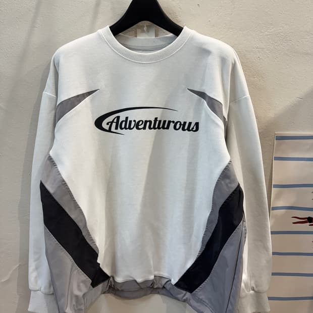 밑단 스트링 배색 맨투맨