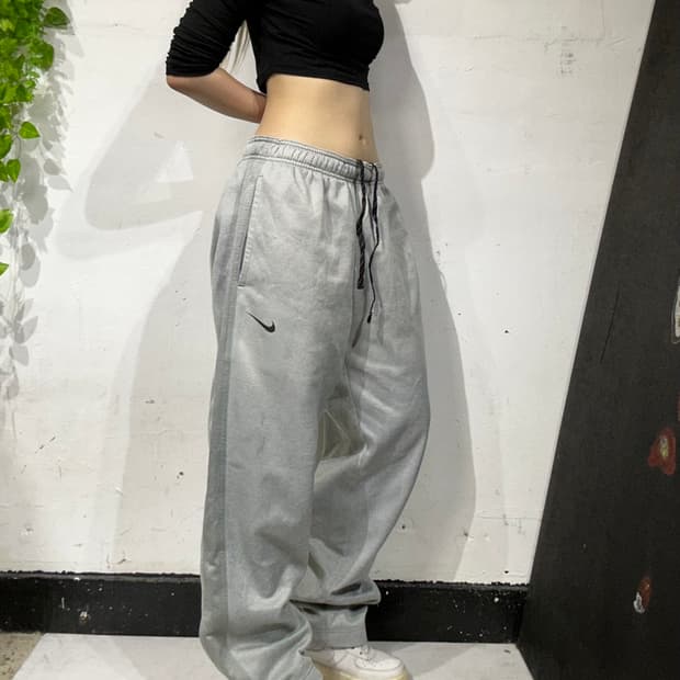 나이키 그레이 와이드 블랙 로고 트레이닝 팬츠 L