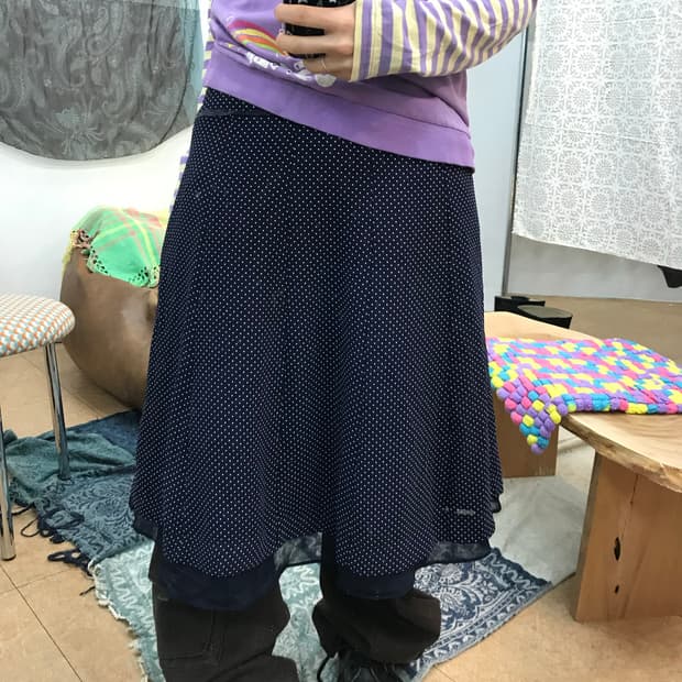 도트 레이스 디테일 미디스커트 