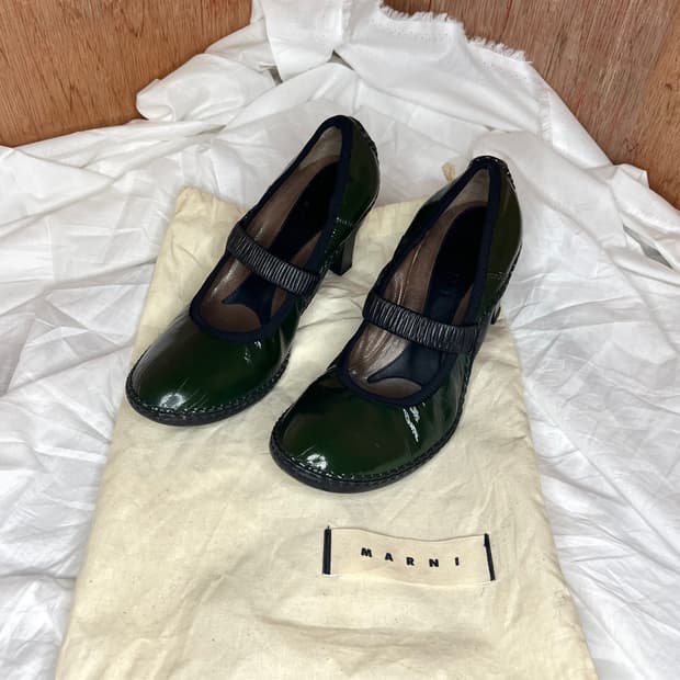 마르니 그린 페이턴트 메리제인 미드힐 펌프스