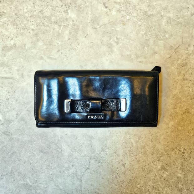 프라다 리본 장식 장지갑