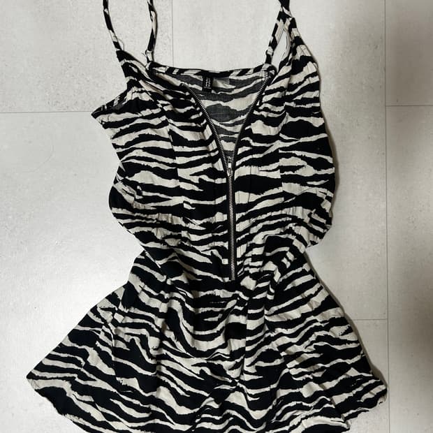 지브라 지퍼 슬리브리스 나시 