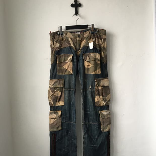 Camo pattern patch point denim pants