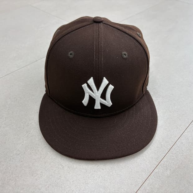 뉴에라 59Fifty 뉴욕 양키스 (브라운)