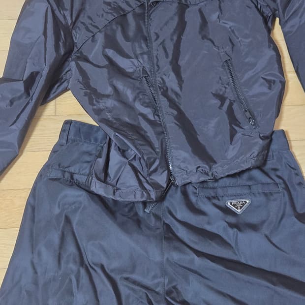 프라다 셋업 싸게 팝니다