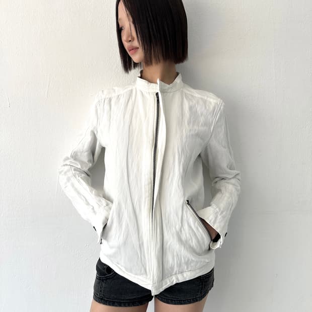 Rip Van Winkle 화이트 크링클 크롭 자켓