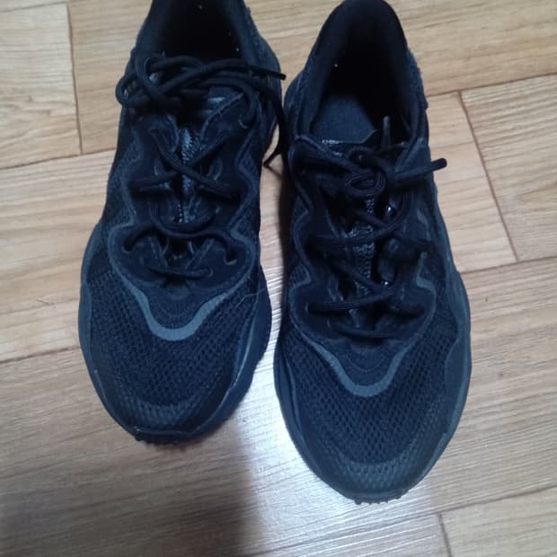 아디다스 옺,위고 트리플블랙 런닝 트래킹화