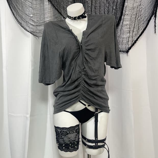 gray shirring t-shirt