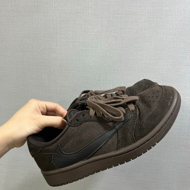 조던 스캇 벨벳브라운 240