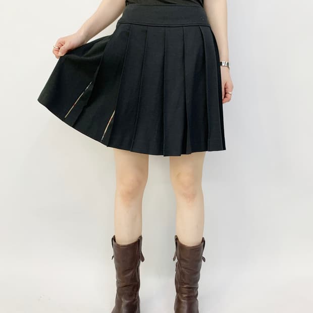 버버리 플리츠 미니 스커트
