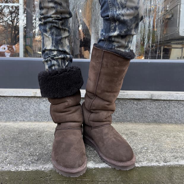 Celtic & Co 스웨이드 시어링 니하이 어그 부츠