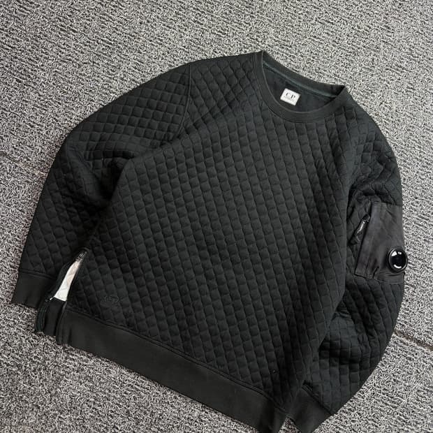 CP컴퍼니 퀼팅 렌즈패치포켓 크루넥 맨투맨 2345