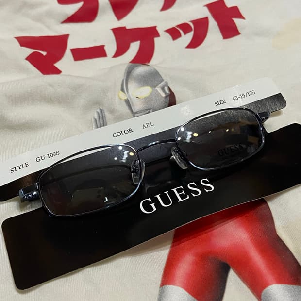 90~00s GUESS 게스 Y2K 빈티지 스틸 아이웨어 (새상품)