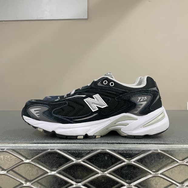 뉴발란스 725 블랙 240