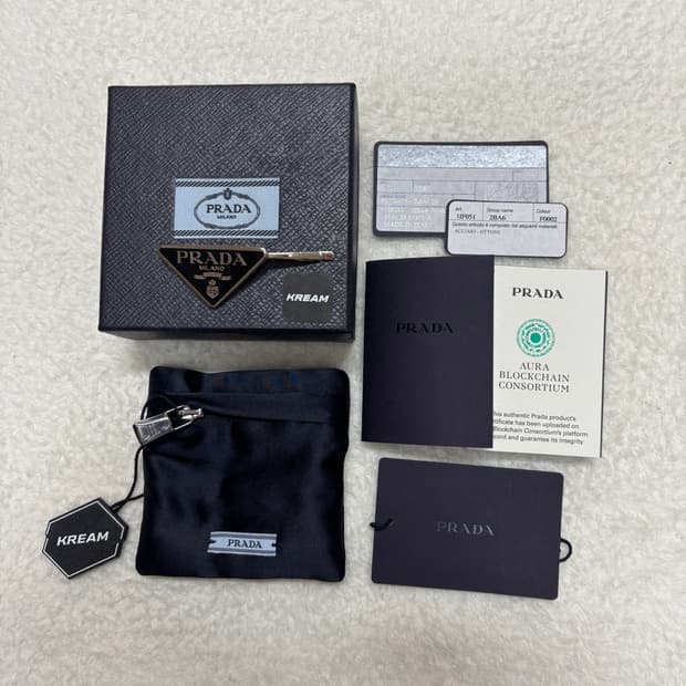 프라다 머리핀 블랙 (새상품)