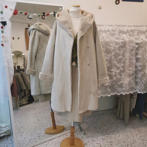 Earth music 크림베이지 무스탕 코트 여성 M