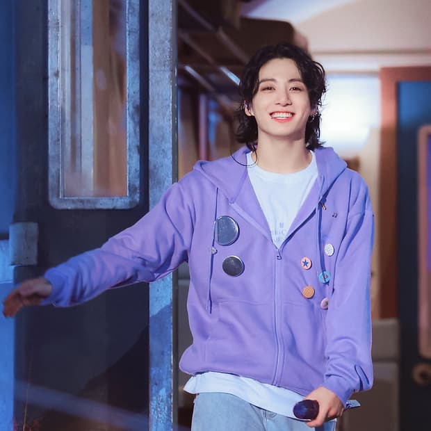 [Y/Project] 핀치드 로고 데님 (bts 정국 바지)